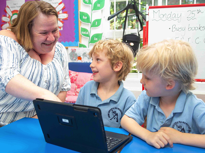 Avenue Year 1 pupils learning computer skills